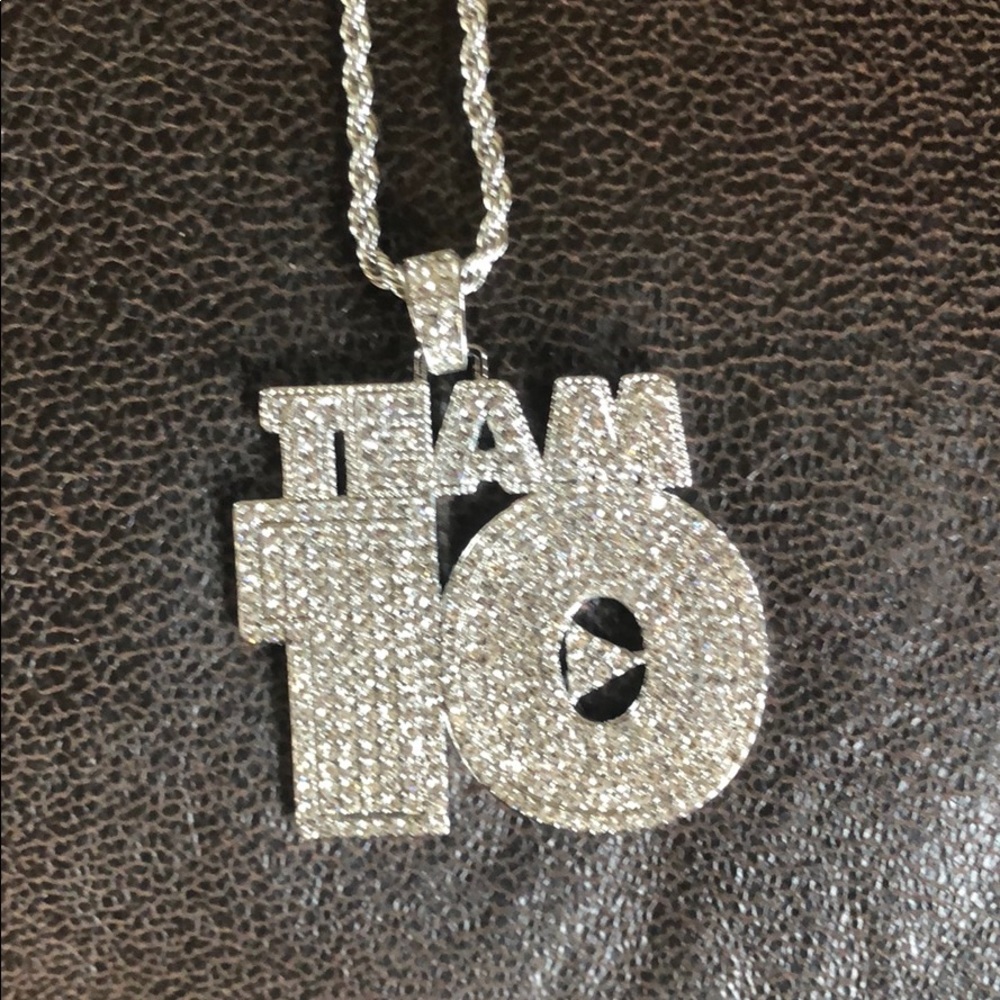 Team 10 necklace